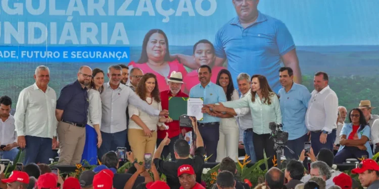 Governador Wanderlei Barbosa e presidente Lula assinam acordo histórico para governança fundiária de 1,9 milhão de hectares no Tocantins