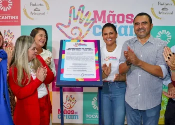 Governador Wanderlei Barbosa e primeira-dama Karynne Sotero durante a inauguração do novo polo do projeto Mãos que Criam, na região norte de Palmas - Crédito: Loise Maria/Governo do Tocantins
