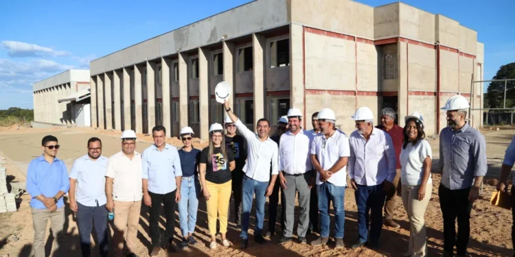 Governador Wanderlei Barbosa vistoria obras de expansão do turismo e do ensino superior na região sudeste do Tocantins