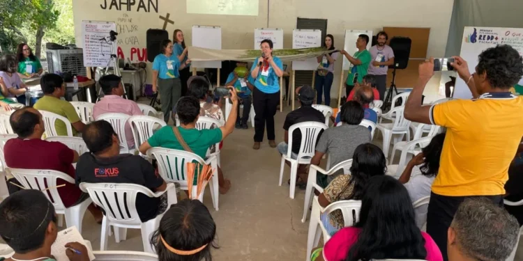 Superintendente de Gestão de Políticas Públicas Ambientais da Semarh, Marli Santos, abriu os trabalhos explicando sobre os efeitos das mudanças climáticas. Fotos: Divulgação Semarh/Governo do Tocantins.