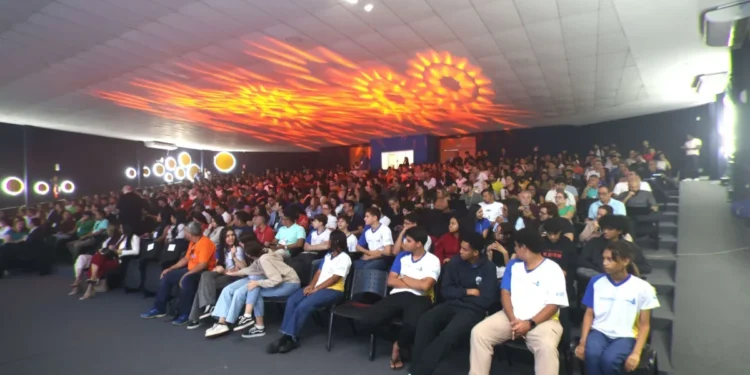 Governo do Tocantins entrega kits de robótica que beneficiarão mais de 82 mil estudantes do Ensino Médio