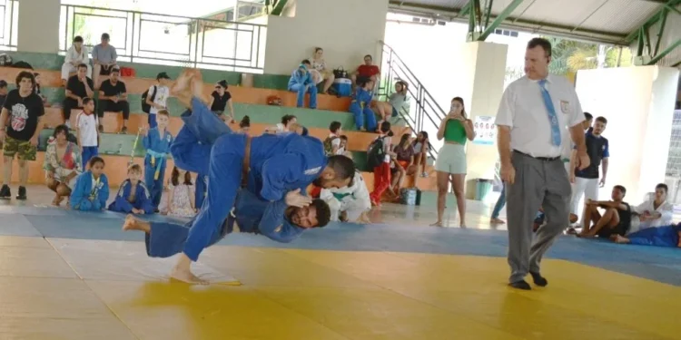 Tocantinense de Judô coloca 219 atletas de cinco estados em disputas por medalhas neste sábado, 14, em Palmas
