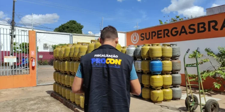 Procon Tocantins divulga pesquisa de preços do botijão de gás de cozinha em 12 cidades do Estado