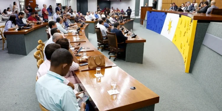 Assembleia Legislativa recebe seminário sobre PEC que visa aliviardébitos dos municípios