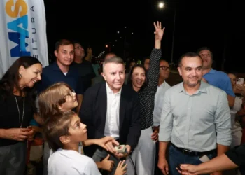 Prefeito Eduardo Siqueira Campos entrega iluminação em LED em trecho da Avenida JK, na entrada da cidade Foto:Flávio Cavalera