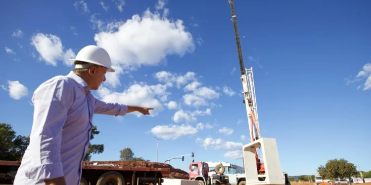 Prefeito Eduardo Siqueira Campos acompanha avanço de obras nas regiões sul e norte de Palmas