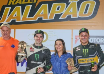 Campeões na categoria UTVs recebem troféus em noite de premiação, em Palmas