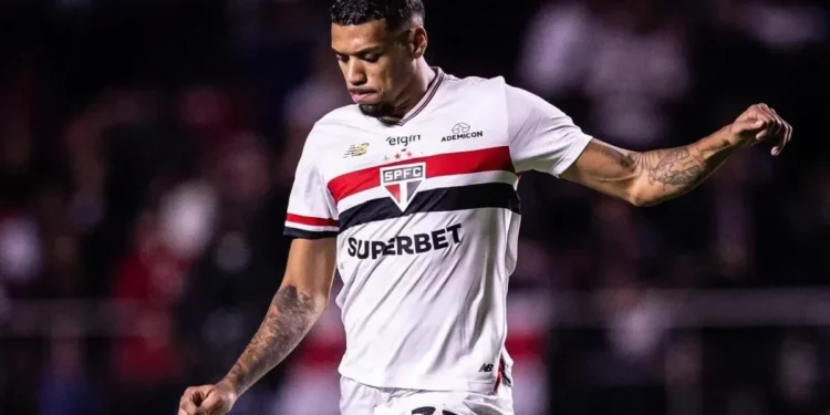 São Paulo “reverte” decisão e retoma negociações por zagueiro