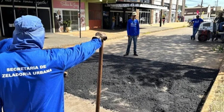 Prefeitura de Palmas inicia instalação de lombadas e sinalização viária na Praça Brasília, no Jardim Aureny I