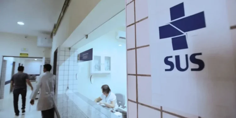 Portaria conjunta dos ministérios da Saúde e da Fazenda — que deve ser publicada nesta quarta-feira (25) no Diário Oficial da União (DOU) — regulamenta o mecanismo, inédito no SUS, que integra o programa “Agora Tem Especialistas” • Agência Brasil