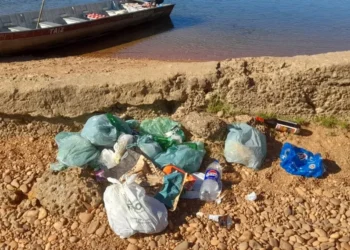 Banhistas poluem Rio Tocantins em Miracema