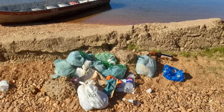 Banhistas poluem Rio Tocantins em Miracema