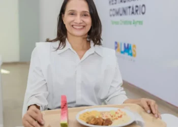 Secretária municipal de Ação Social, Polyanna Siqueira Campos, durante vistoria no Restaurante Comunitário da região norte – Foto: Júnior Suzuki