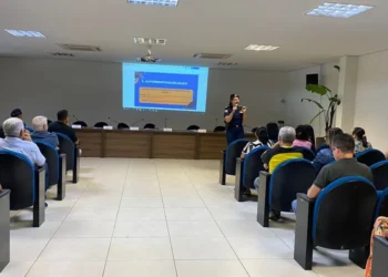 Inspetora da GMP, Letícia Bordim ministrou palestra sobre autoestima e desenvolvimento pessoal pós aposentadoria – Foto: Georgethe Pinheiro