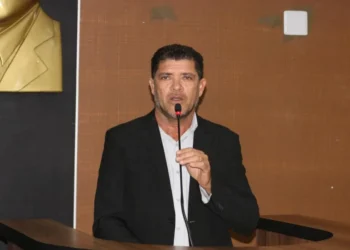 Encascalhamento de estradas é fundamental para tráfego e escoamento da produção, diz Adão Pedreiro 