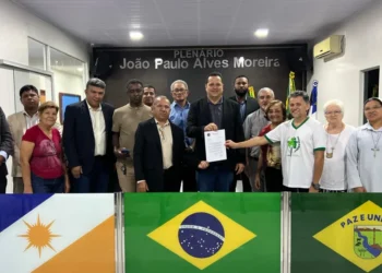 Comissão dos Festejos de Tocantinia visita legislativo