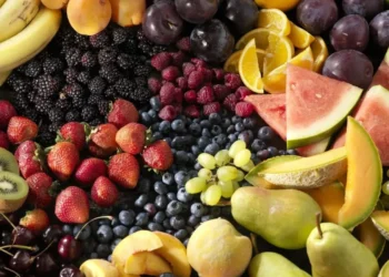 Novo estudo reforça os benefícios das frutas para o intestino e para a imunidade  • LauriPatterson/GettyImages