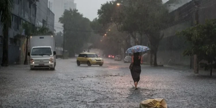 Inmet emite alerta de chuvas intensas na região Centro-Sul do país