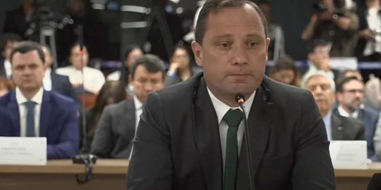 À PF, Cid nega ter tentado passaporte português para fugir do Brasil