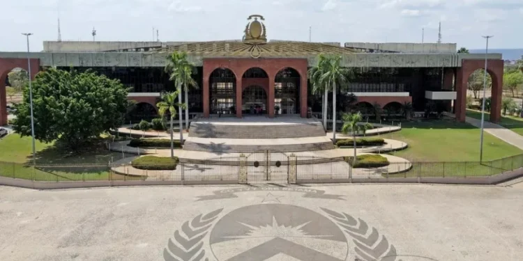 Estado propõe revogação de leis antigas e venda de ações da Energisa