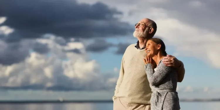 Planejamento estratégico que assegure qualidade de vida e autonomia para as futuras gerações de idosos é essencial no Brasil • Freepik