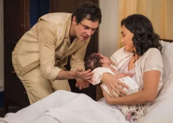 Candinho (Sergio Guizé) e Filomena (Debora Nascimento) • Globo/Caiuá Franco