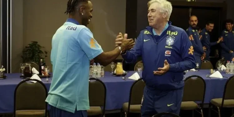 Jogadores se apresentam para estreia de Ancelotti na Seleção Brasileira