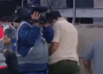 Abel empurra cinegrafista no Mineirão • Reprodução / Prime Video