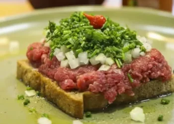 A carne de onça é um prato típico da culinária de Curitiba — Foto: Canva/ Creative Commoms