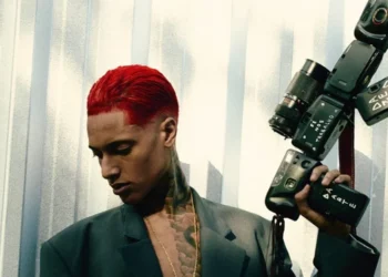 Rapper de 24 anos diz que não se considera herói em reportagem da revista britânica • Imagem: Divulgação/Redes Sociais