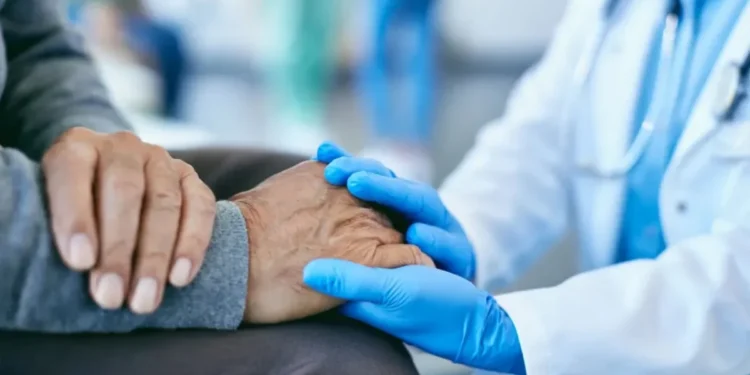 Cuidado personalizado pode melhorar qualidade de vida de idosos com câncer