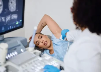 Ferramenta de IA pode reduzir erros de classificação e ampliar acesso a terapias-alvo para pacientes brasileiras, segundo estudo  • Anchiy/GettyImages