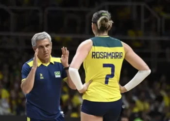 Zé Roberto Guimarães e Rosamaria estarão juntos na Liga das Nações de 2025 — Foto: André Durão