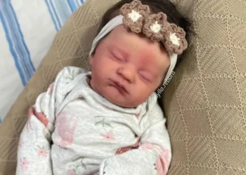 Bebês reborn viraram alvo de polêmica nas redes sociais • Instagram/Monickie Urbanjos