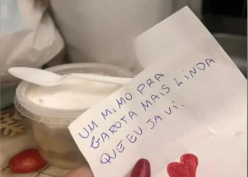 Bilhete enviado junto com o bolo de pote contaminado que matou jovem de 17 anos em SP • Reprodução