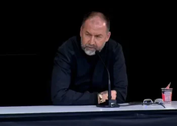 Augusto Melo em entrevista coletiva — Foto: Globo