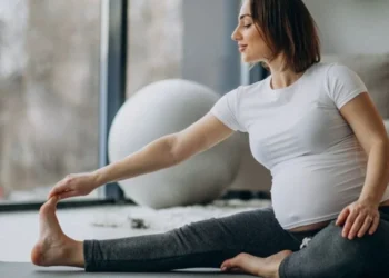 Ajustar o volume e o ritmo dos treinos conforme o avanço da gestação é o ideal -
crédito: Freepik