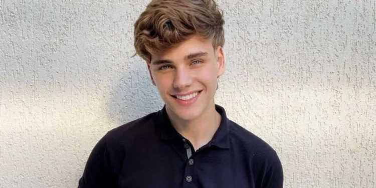 Modelo de 17 anos morre afogado em praia após sessão de fotos de formatura