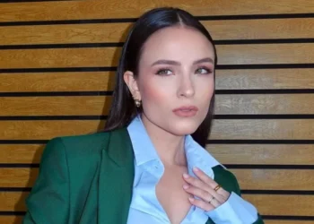 Larissa Manoela interpreta enfermeira Estela em nova novela das 6 da Globo • Instagram/larissamanoela