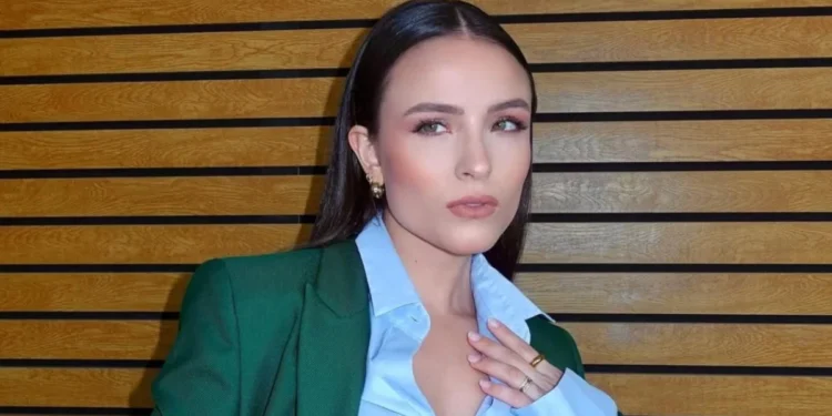 Larissa Manoela interpreta enfermeira Estela em nova novela das 6 da Globo • Instagram/larissamanoela