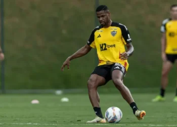 Júnior Santos durante treino na Cidade do Galo • Pedro Souza / Atlético