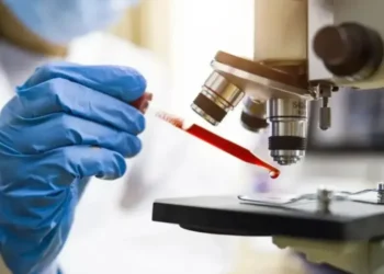 A biópsia líquida é um exame de sangue que pode identificar alterações genéticas no DNA tumoral  • Thana Prasongsin/Getty Images