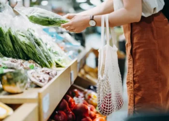 Estudo mostrou que dois alimentos estão associados à melhora do colesterol e à redução da inflamação, diminuindo o risco de doenças crônicas  • d3sign/GettyImages