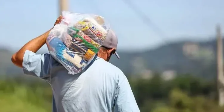 Custo da cesta básica cai em 15 das 17 capitais em maio, mostra Dieese
