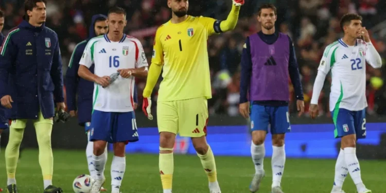 Jogadores da Itália lamentam derrota para a Noruega  • Claudio Villa - FIGC/FIGC via Getty Images