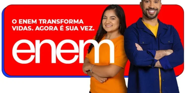 Estudante Sabrina da Silva, que prestou vestibular para Medicina 17 vezes, também participa da ação de divulgação das inscrições do exame  • Divulgação / MEC