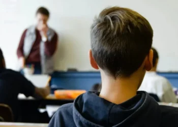 Instituto oferece bolsas de estudo para ensino médio • Taylor Flowe/Unsplash