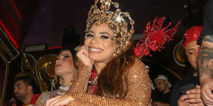 Lexa assumiu o posto de madrinha de bateria da escola de samba paulistana Dragões da Real na festa de lançamento do enredo do Carnaval 2026 • Tomzé Fonseca/Agnews