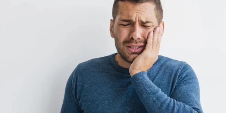 O bruxismo atinge um terço da população mundial e quase a metade dos brasileiros. • freepik