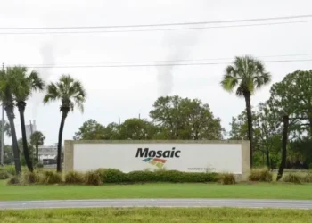 Quedas previstas estão associadas a operação da unidade de Riverview, na Flórida — Foto: Clui/Reprodução